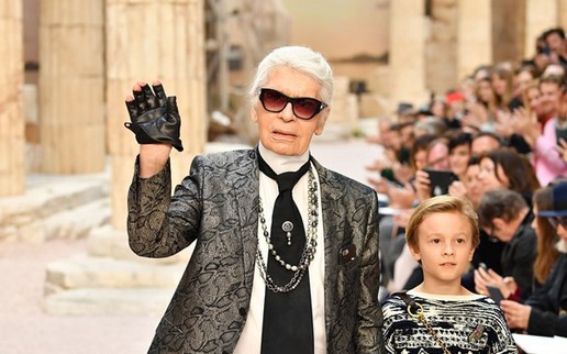 Nhà thiết kế Chanel qua đời: 20 "thế giới trong mơ" chỉ có thể của Karl Lagerfeld
