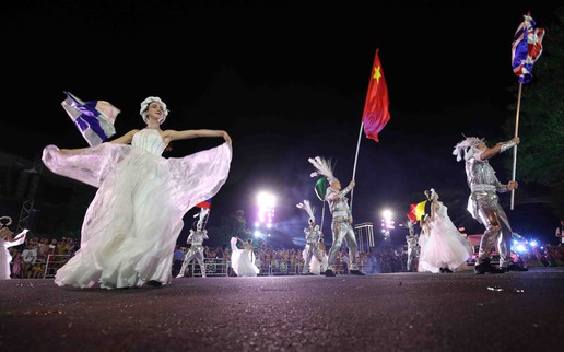 Đà Nẵng bùng nổ với các vũ điệu carnival đường phố tối 23/6