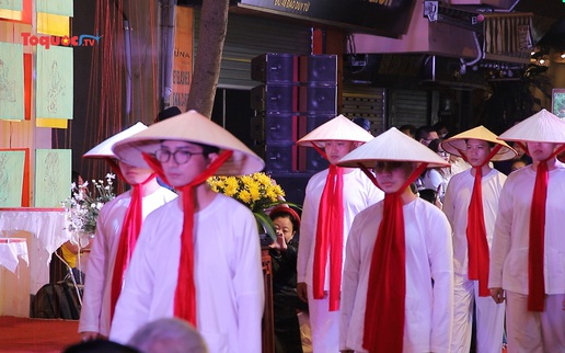 Say sưa ngắm nhìn vẻ đẹp di sản Áo dài trong "Chuyện phố"