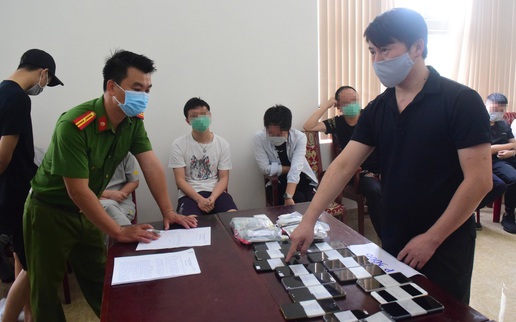 Phạt tiền, trục xuất 7 người Trung Quốc thuê khách sạn đánh bạc trực tuyến