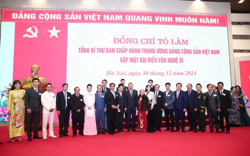 Chùm ảnh: Tổng Bí thư Tô Lâm gặp mặt đại biểu văn nghệ sĩ