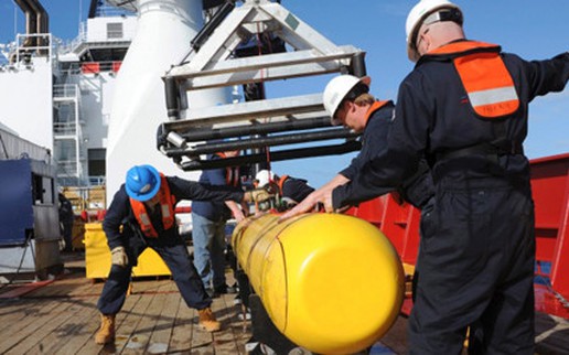 Australia đưa tàu ngầm xuống tìm phi cơ MH370 mất tích