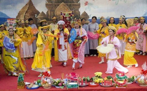 Về Khánh Hòa dự lễ hội Tháp Bà Ponagar