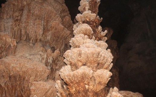 Khám phá vẻ đẹp hoang sơ, kỳ bí của hang động Pê Răng Ky