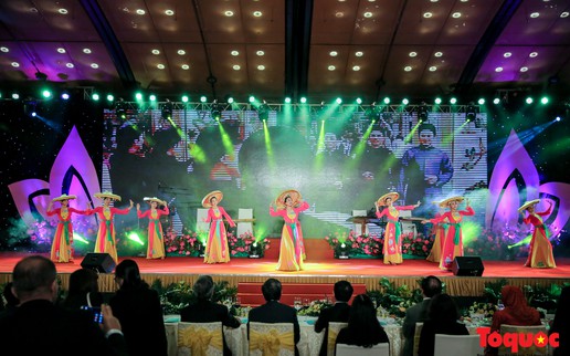 Tinh hoa nghệ thuật “Những sắc màu văn hóa Việt Nam” đến với bạn bè quốc tế