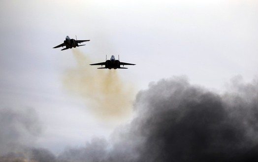 Nóng: Dải Gaza “tê liệt” trước đòn không kích ném bom của Israel
