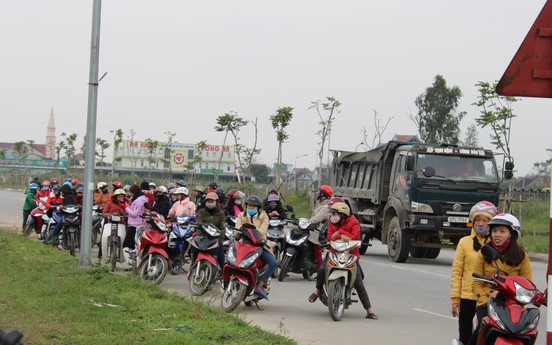 Hàng trăm công nhân nghỉ làm vì chậm trả lương