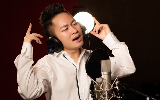 Tùng Dương cùng rapper hát tri ân các chiến sĩ áo trắng