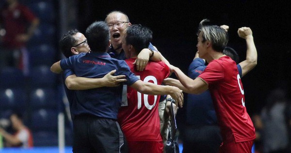 HLV Park Hang-seo chỉ ra điểm yếu của bóng đá Việt Nam, hiến kế cho ''Giấc mơ World Cup''