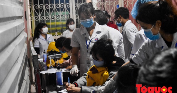 Sinh viên y khoa tại Huế xung phong ra tuyến đầu, trắng đêm chống dịch Covid-19