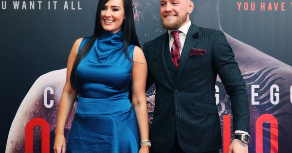 Conor McGregor đính hôn với bạn gái Dee Devlin sau thời gian dài gắn bó