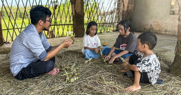 Nghệ nhân làng cổ Đường Lâm biến rơm, rạ thành sản phẩm du lịch hấp dẫn