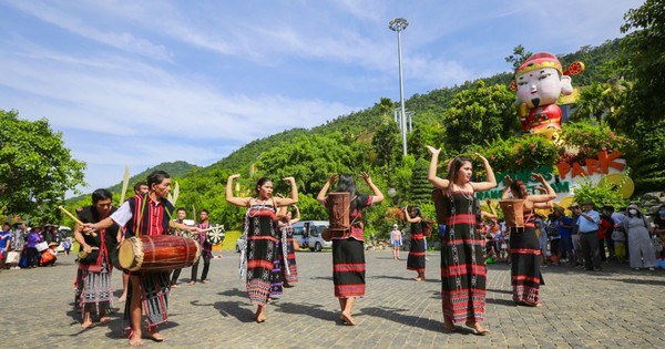 Phát triển du lịch gắn với bảo tồn văn hóa địa phương