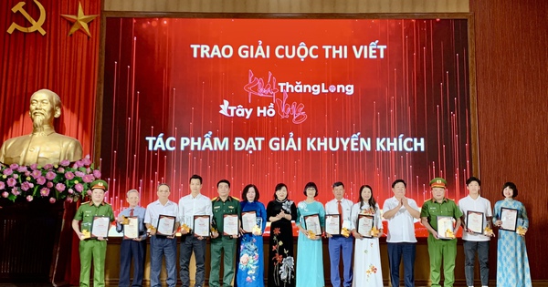 Trao giải Cuộc thi viết “Khát vọng Tây Hồ - Khát vọng Thăng Long”