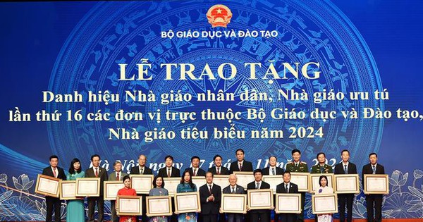 Ưu tú không đợi phải phân công, yêu cầu, mà cần thể hiện qua dấn thân, gánh vác vì giáo dục