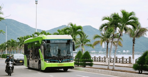 Nha Trang có tuyến buýt điện đưa du khách khám phá thành phố biển