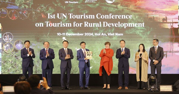 UN Tourism trao chứng nhận Làng du lịch tốt nhất năm 2024 cho Làng rau Trà Quế