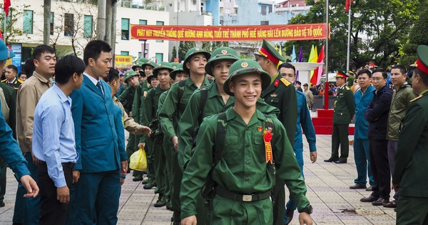 Thanh niên Thừa Thiên Huế hăng hái lên đường nhập ngũ