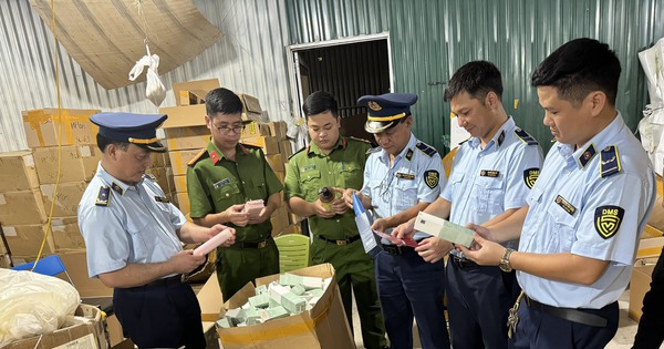 Hà Nội: Phát hiện trên 20 tấn mỹ phẩm, kem đánh răng trẻ em hết hạn sử dụng đang in, dập date mới