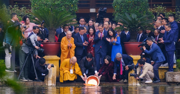 Chủ tịch nước Lương Cường cùng kiều bào dâng hương, thả cá chép tiễn ông Công, ông Táo