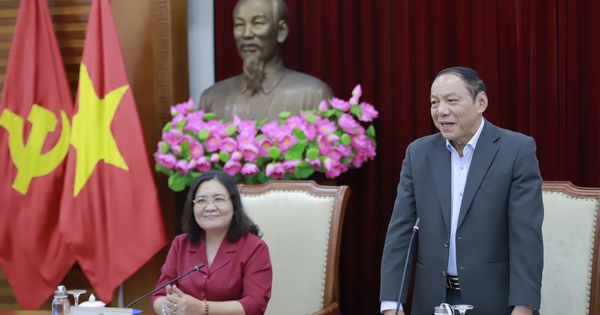 Bộ trưởng Nguyễn Văn Hùng: Nếu có môi trường văn hóa tốt, Bến Tre sẽ bứt phá đi lên