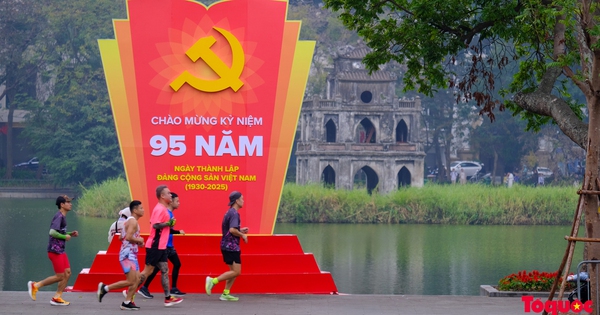 Phố phường Thủ đô rực rỡ chào mừng 95 năm Ngày thành lập Đảng Cộng sản ...