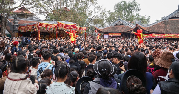 Thủ tướng yêu cầu thực hiện nếp sống văn minh, an toàn, tiết kiệm trong Lễ hội xuân năm 2025