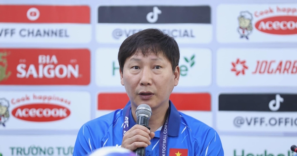 HLV Kim Sang-sik tiếc nuối khi không thể tạo nhiều cơ hội cho các cầu thủ dự bị