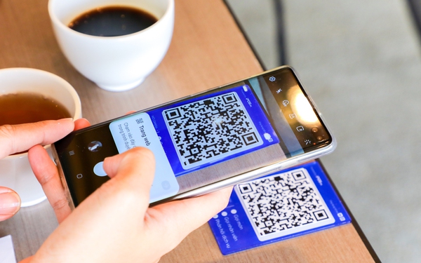 Từ thẻ rung, mã QR đến menu điện tử: Công nghệ nào sẽ định hình tương ...