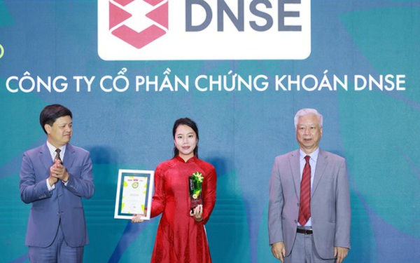 DNSE lần thứ hai liên tiếp vào top 10 Thương hiệu mạnh - Tiên phong đổi mới sáng tạo