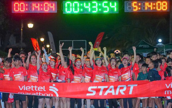 5000 VĐV chinh phục đường chạy Viettel Marathon tại cố đô Luang Prabang (Lào)